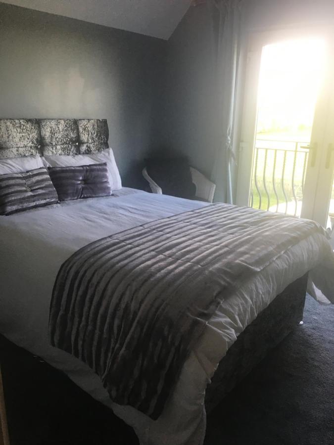 Country House And Spa Coleraine Esterno foto